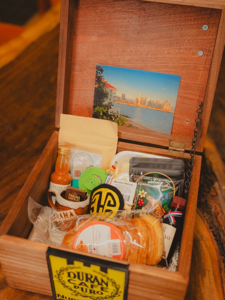 AcoModo Welcome Box