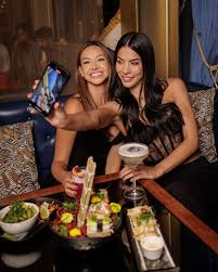 Complimentary Cocktail – Zoen