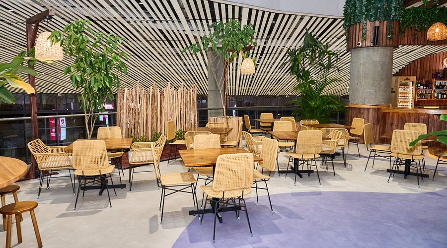 Complimentary Corona & 20% Discount on Hammock Lounge – Vista Corona (Tocumen Airport)